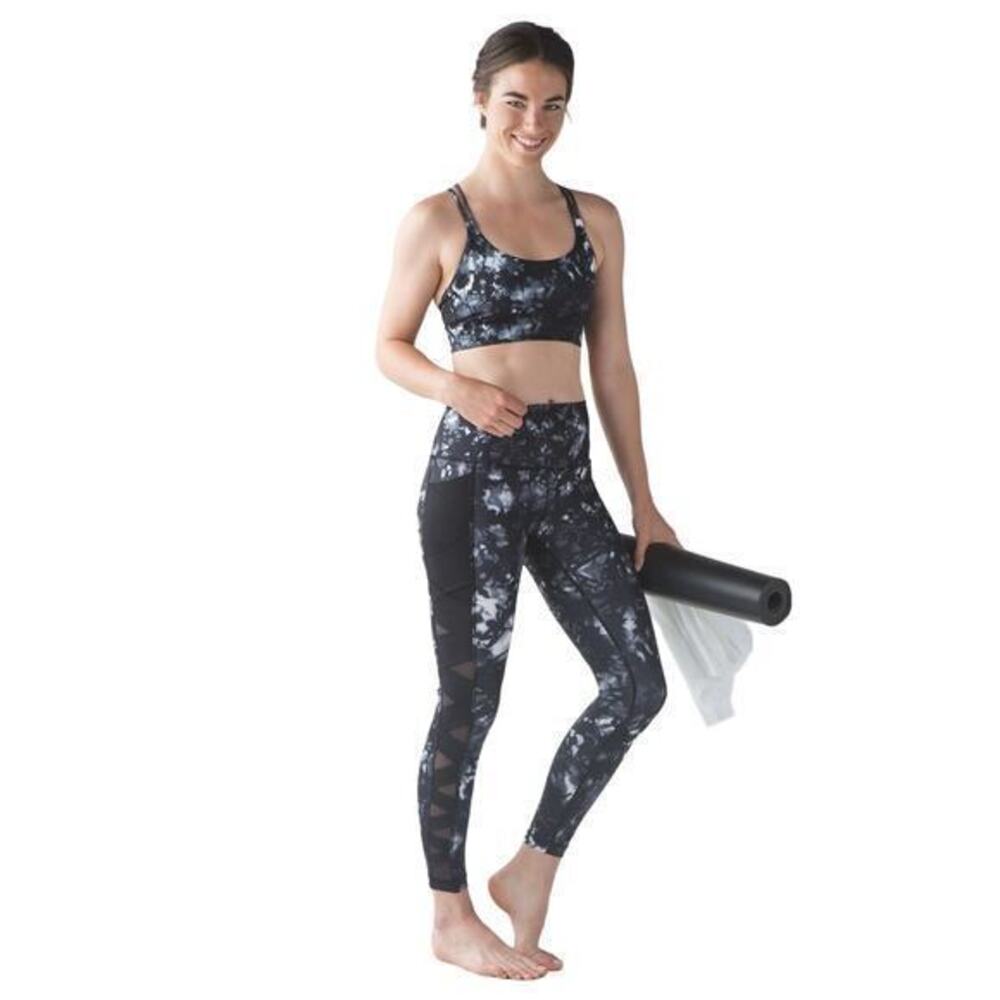 Lululemon Rise and Flow Pant (Full-On Luxtreme) Dusk Dye White Black  Size 4